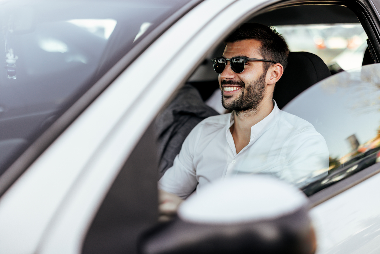 https://soulmate.dev.lmgasset.broker/wp-content/uploads/sites/97/2024/07/happy-man-in-car.jpg